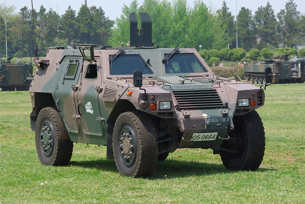 自衛隊軽機動車（LAV）