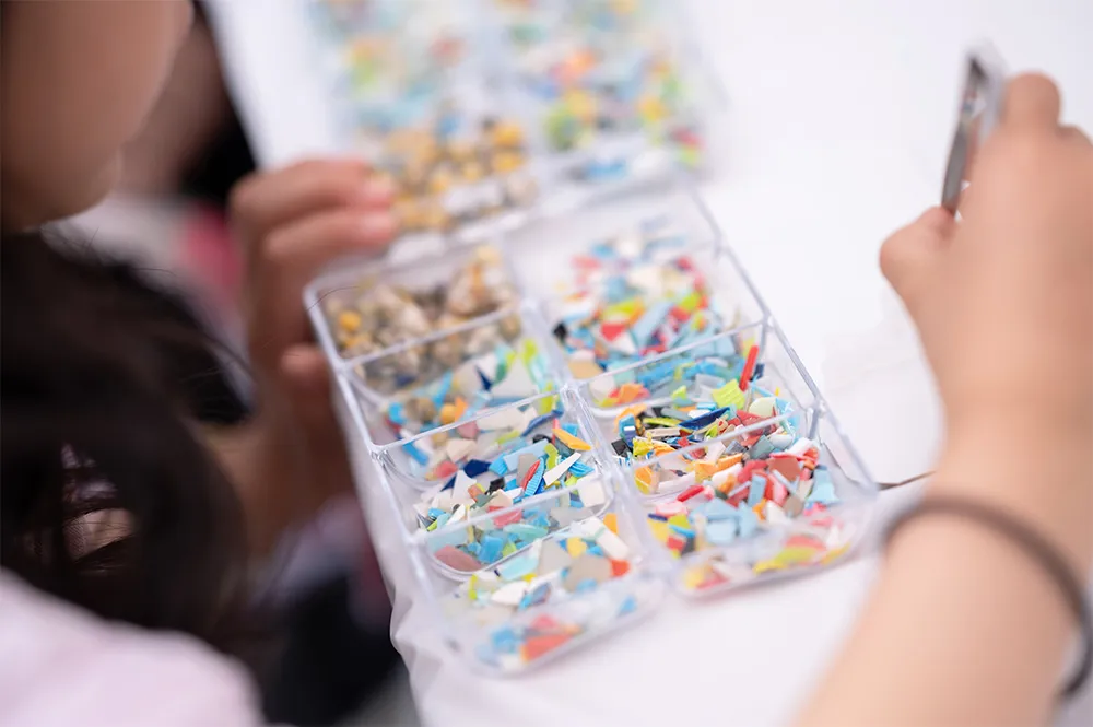 海洋プラスチックを使ったアクセサリー作り